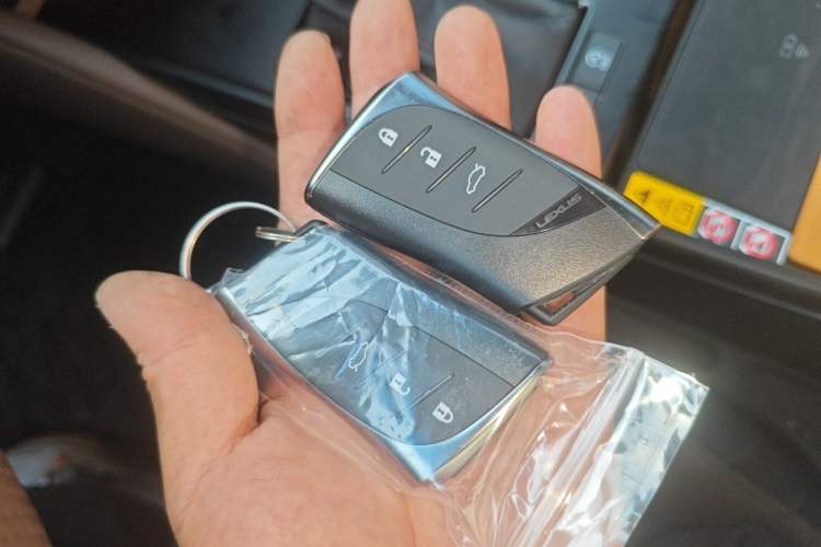 Used Lexus ES 2025 200 Premium Edition Vehicle Key