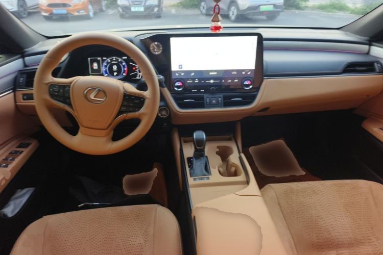 Used Lexus ES 2025 200 Premium Edition Center Console