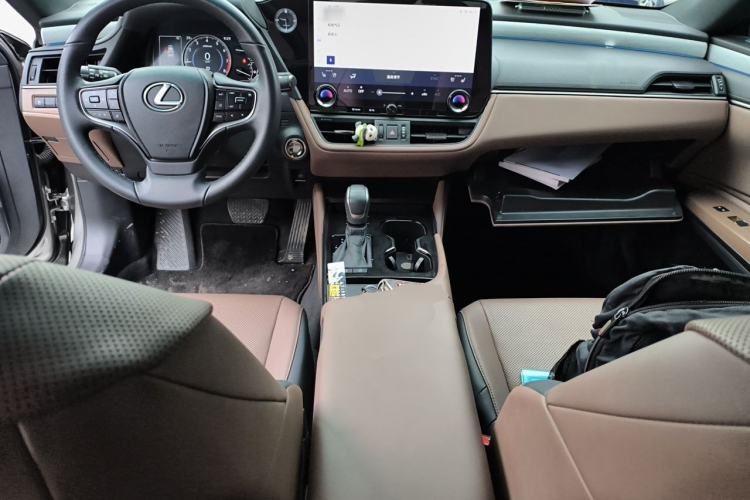 Used Lexus ES 2025 200 Premium Edition Center Console