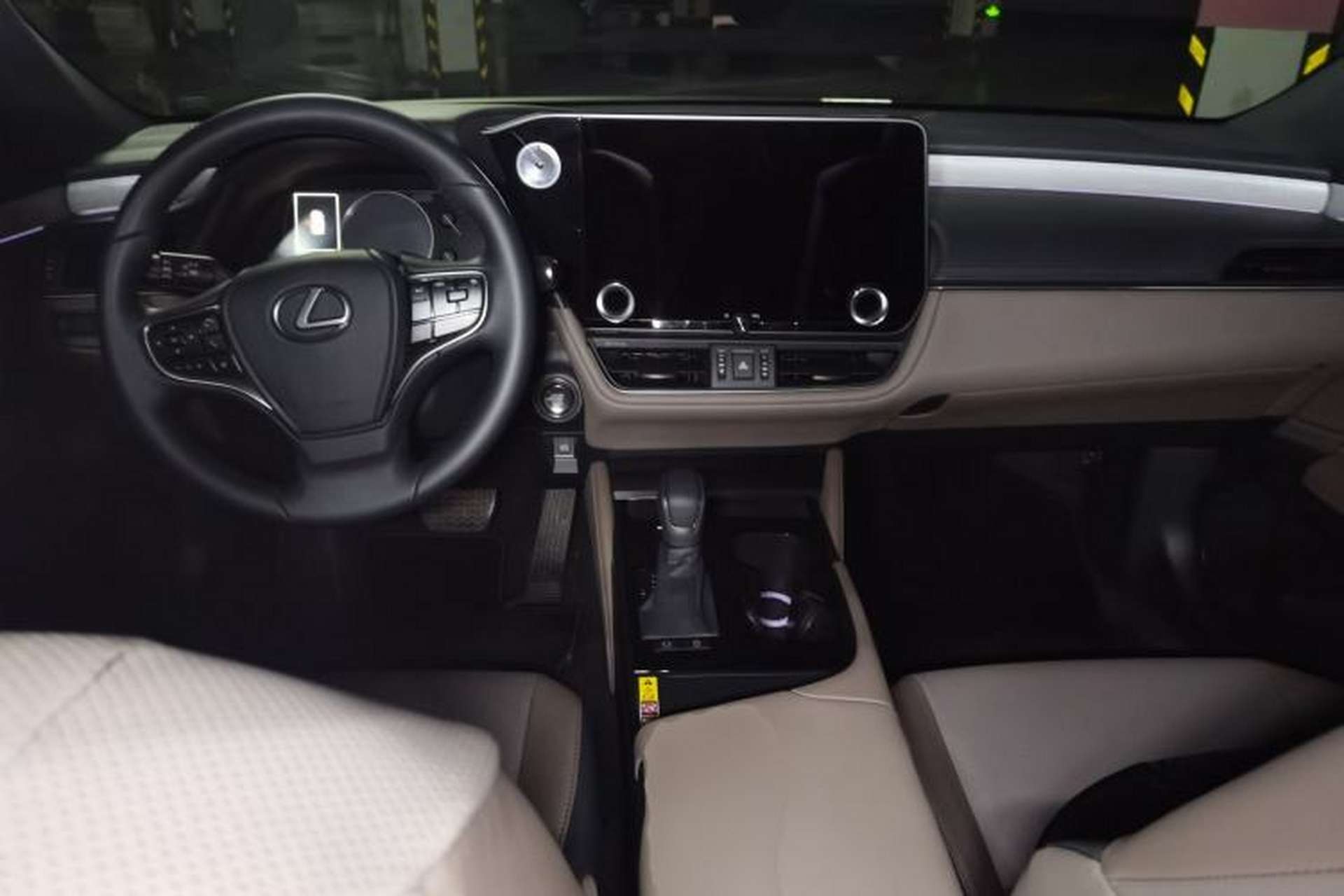 Used Lexus ES 2025 200 Premium Edition Center Console