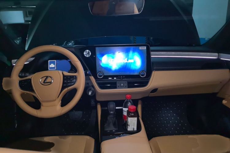 Used Lexus ES 2025 300h Deluxe Edition Center Console