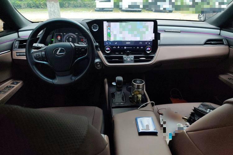 Used Lexus ES 2025 300h Deluxe Edition Center Console