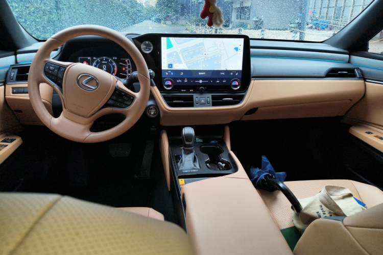 Used Lexus ES 2025 200 Premium Edition Center Console