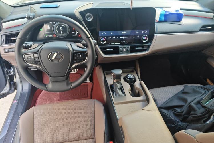 Used Lexus ES 2025 300h Deluxe Edition Center Console