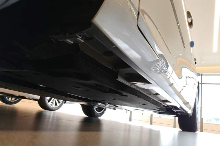 Used Lexus ES 2025 200 Premium Edition Chassis Front Left