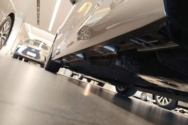 Used Lexus ES 2025 200 Premium Edition Chassis Rear Left