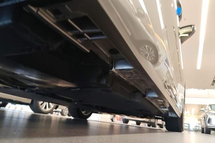 Used Lexus ES 2025 200 Premium Edition Chassis Rear Right