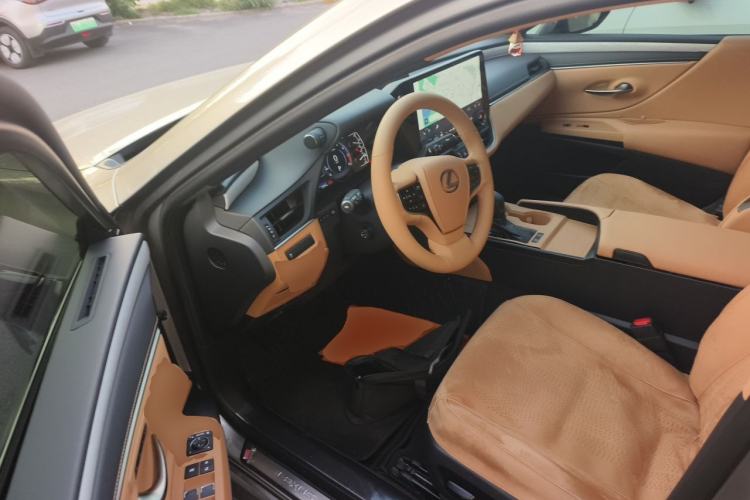 Used Lexus ES 2025 200 Premium Edition Driver Seat