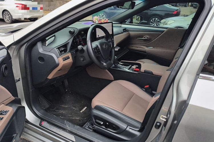 Used Lexus ES 2025 200 Premium Edition Driver Seat