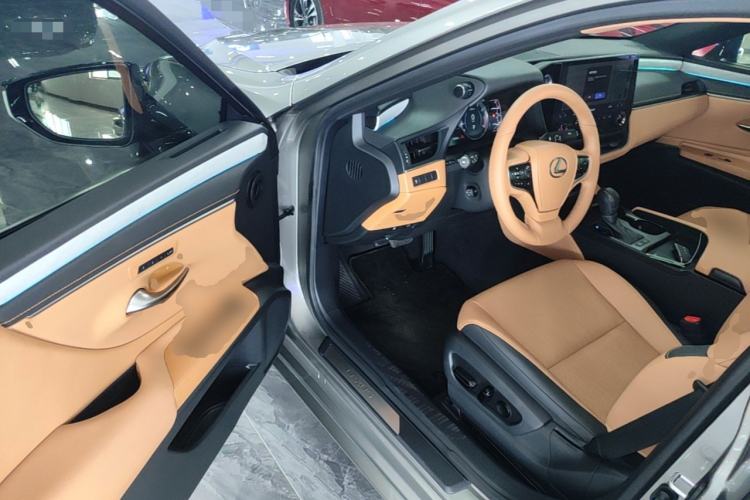 Used Lexus ES 2025 200 Premium Edition Driver Seat