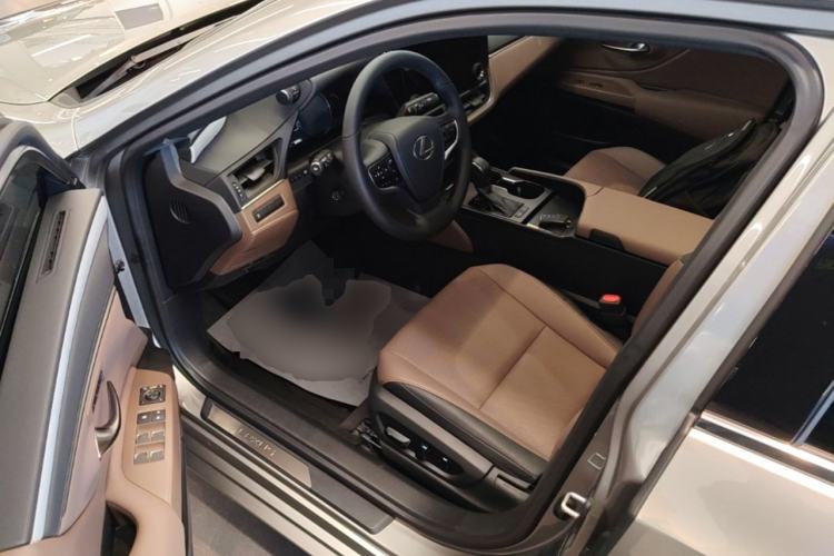 Used Lexus ES 2025 200 Premium Edition Driver Seat