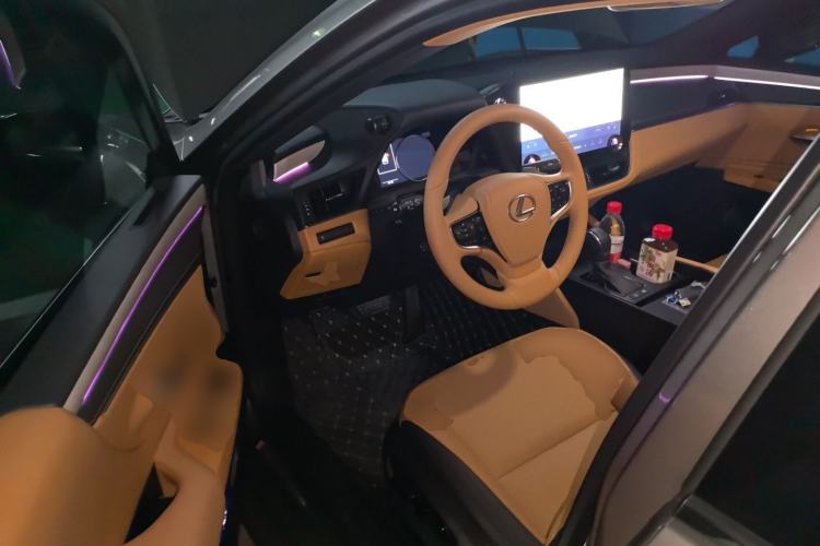 Used Lexus ES 2025 300h Deluxe Edition Driver Seat