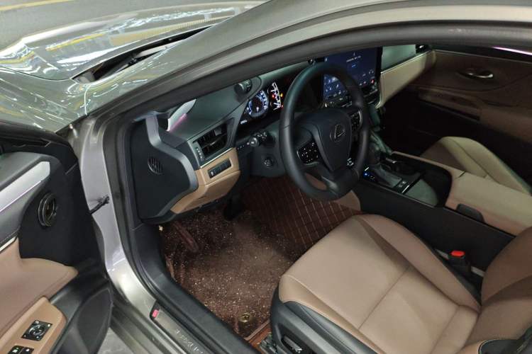 Used Lexus ES 2025 300h Deluxe Edition Driver Seat