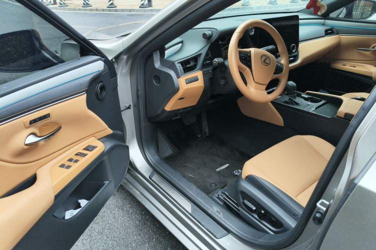 Used Lexus ES 2025 200 Premium Edition Driver Seat