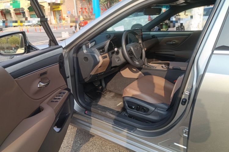 Used Lexus ES 2025 200 Premium Edition Driver Seat