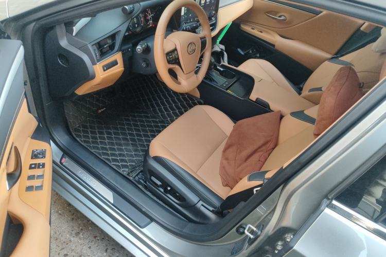 Used Lexus ES 2025 200 Premium Edition Driver Seat