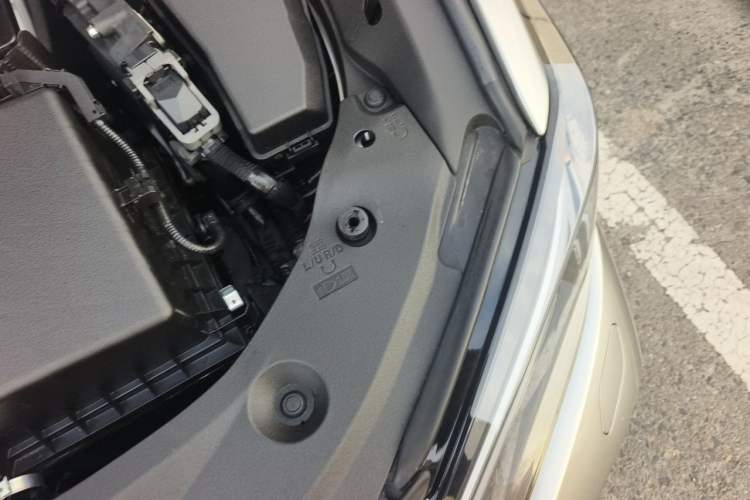 Used Lexus ES 2025 200 Premium Edition Engine Bay Left