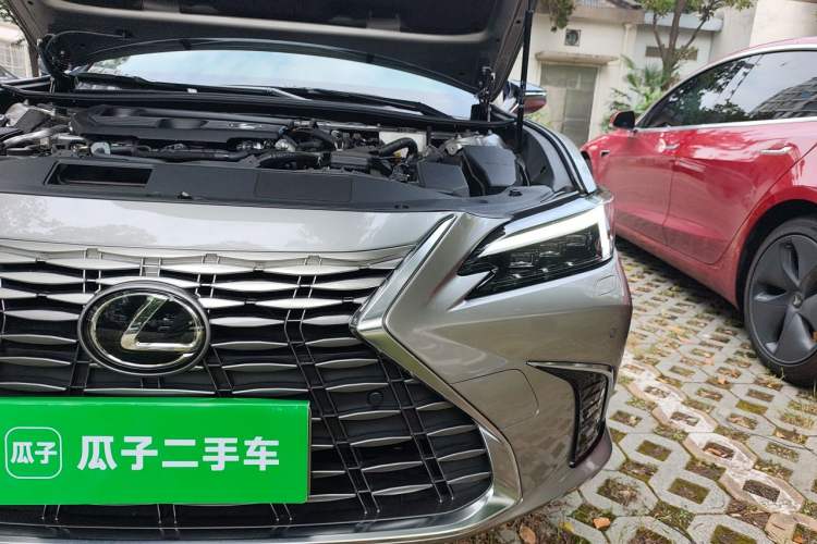 Used Lexus ES 2025 300h Deluxe Edition Engine Bay Left