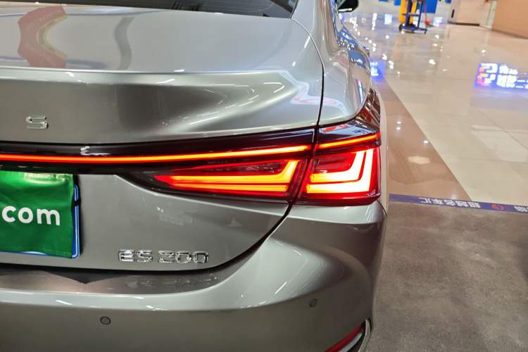 Used Lexus ES 2025 200 Premium Edition Exterior 1