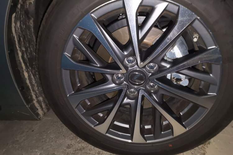 Used Lexus ES 2025 300h Deluxe Edition Exterior 1