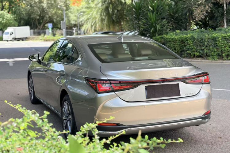 Used Lexus ES 2025 200 Premium Edition Exterior 1
