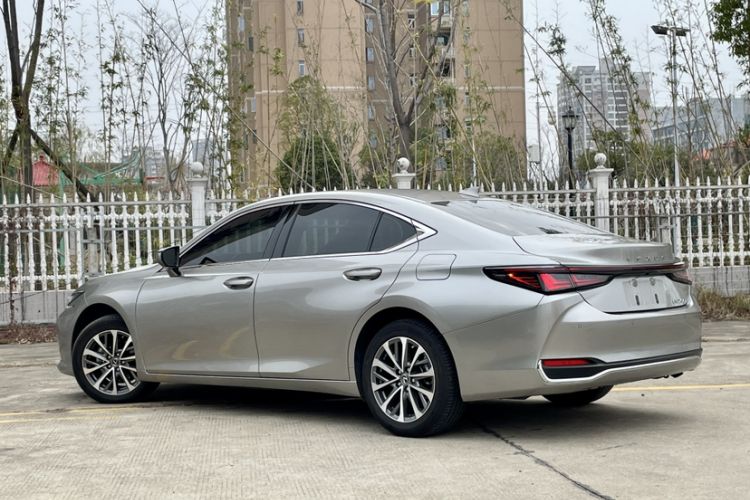 Used Lexus ES 2025 200 Premium Edition Exterior 2