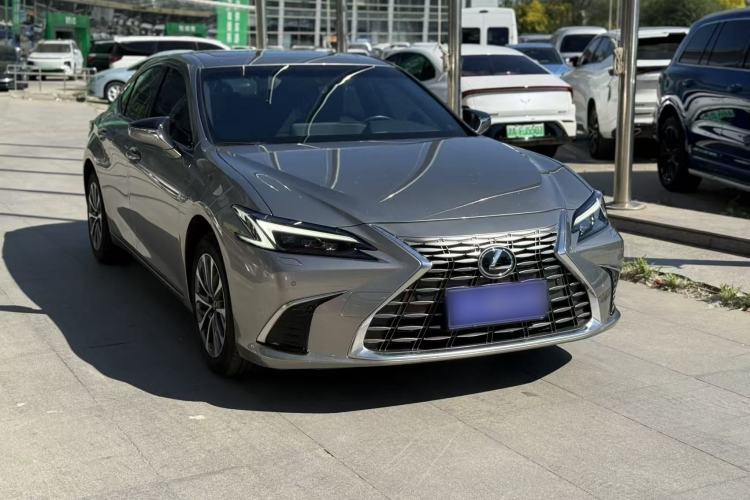 Used Lexus ES 2025 200 Premium Edition Exterior 2