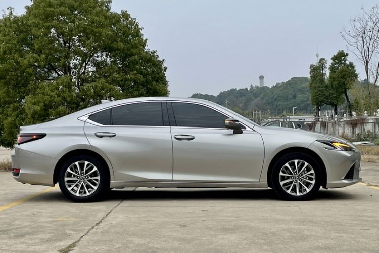 Used Lexus ES 2025 200 Premium Edition Exterior 3