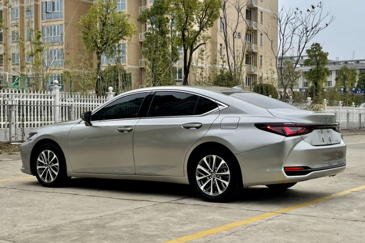 Used Lexus ES 2025 200 Premium Edition Exterior 5