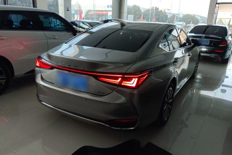 Used Lexus ES 2025 200 Premium Edition Exterior 5