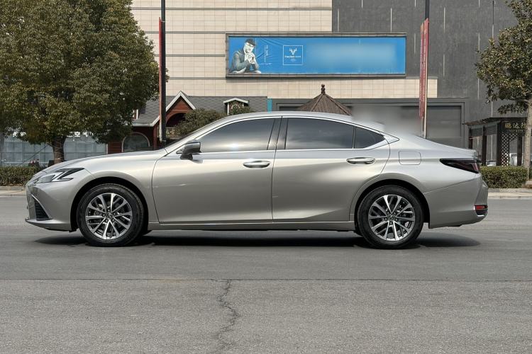 Used Lexus ES 2025 200 Premium Edition Exterior 5