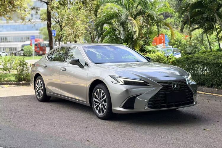 Used Lexus ES 2025 200 Premium Edition Exterior 5