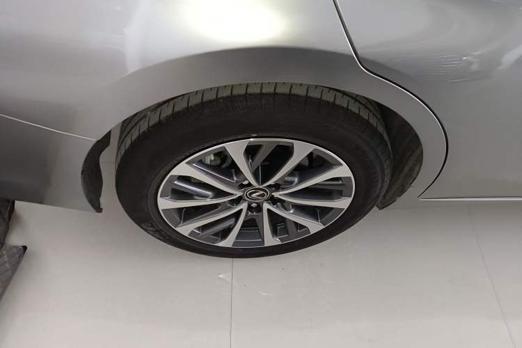 Used Lexus ES 2025 200 Premium Edition Exterior 8