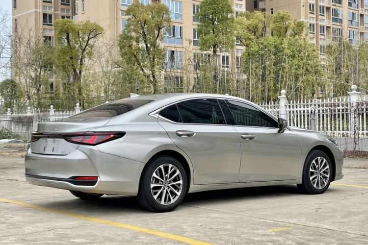Used Lexus ES 2025 200 Premium Edition Exterior 9