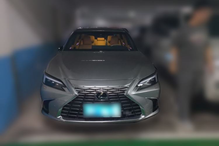 Used Lexus ES 2025 300h Deluxe Edition Front