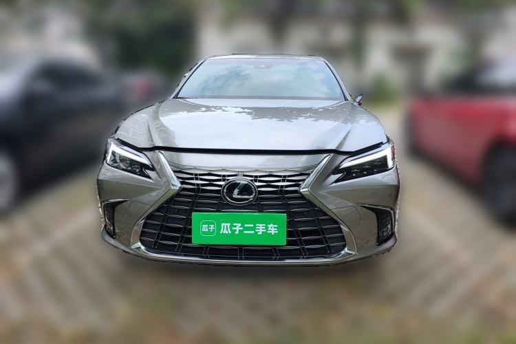 Used Lexus ES 2025 300h Deluxe Edition Front