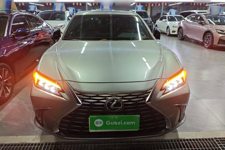 Used Lexus ES 2025 300h Deluxe Edition Front