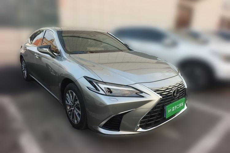 Used Lexus ES 2025 200 Premium Edition Front Right 45 Deg