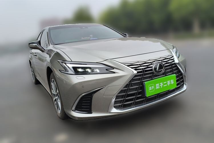 Used Lexus ES 2025 200 Premium Edition Front Right 45 Deg