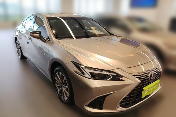 Used Lexus ES 2025 200 Premium Edition Front Right 45 Deg