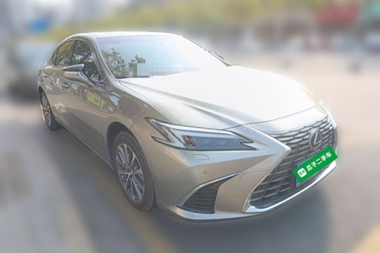 Used Lexus ES 2025 200 Premium Edition Front Right 45 Deg