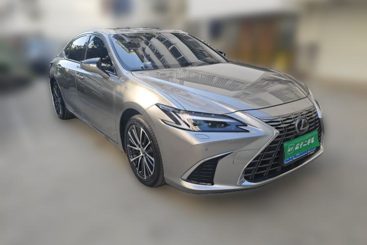 Used Lexus ES 2025 300h Deluxe Edition Front Right 45 Deg