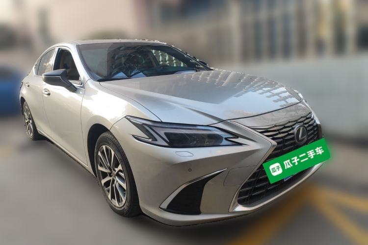 Used Lexus ES 2025 200 Premium Edition Front Right 45 Deg