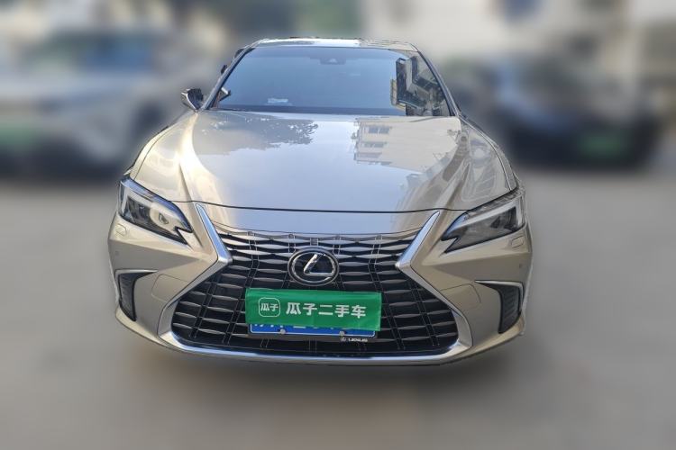 Used Lexus ES 2025 300h Deluxe Edition Front