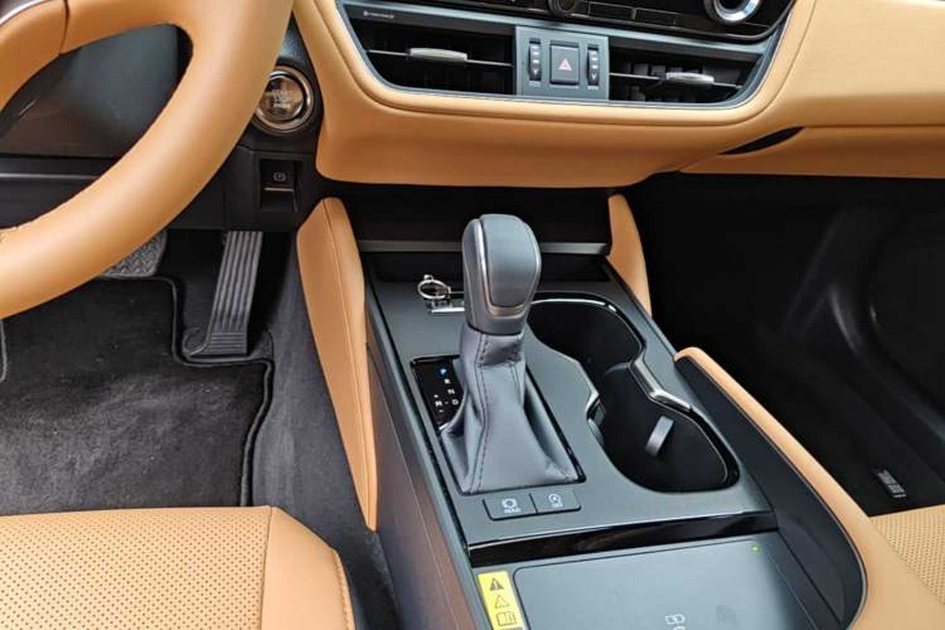 Used Lexus ES 2025 200 Premium Edition Gear Lever