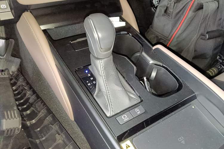 Used Lexus ES 2025 200 Premium Edition Gear Lever