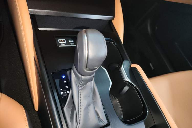 Used Lexus ES 2025 200 Premium Edition Gear Lever