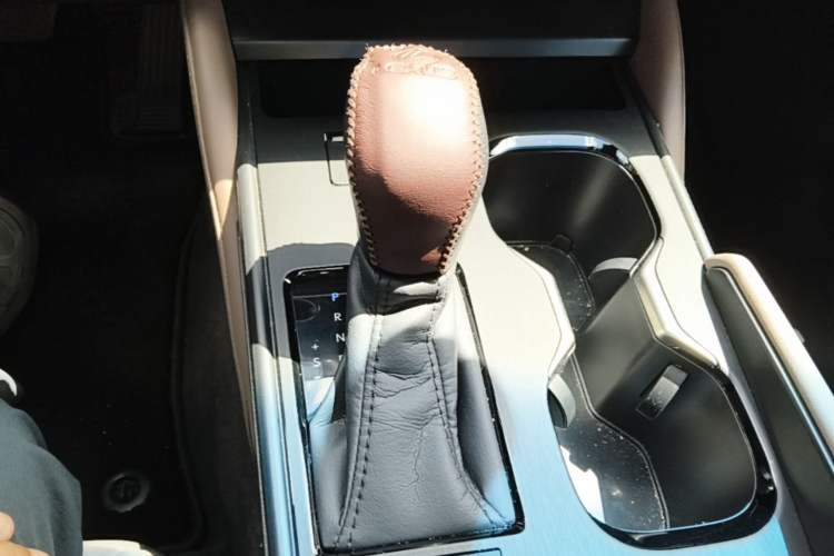 Used Lexus ES 2025 300h Deluxe Edition Gear Lever