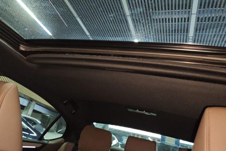 Used Lexus ES 2025 300h Deluxe Edition Headliner