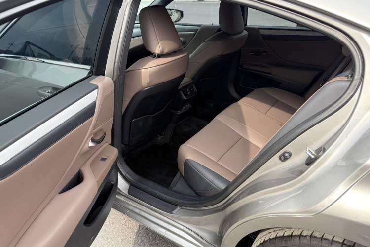 Used Lexus ES 2025 200 Premium Edition Interior 1